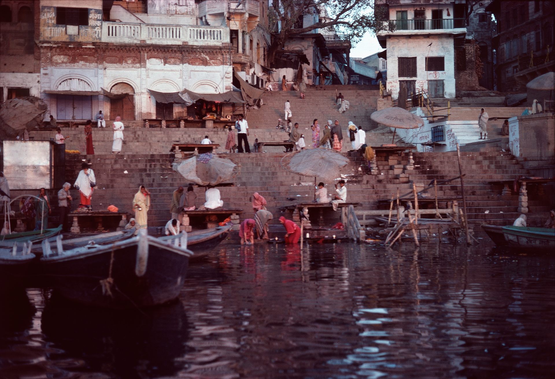 Ghats de Varanasi al amanecer