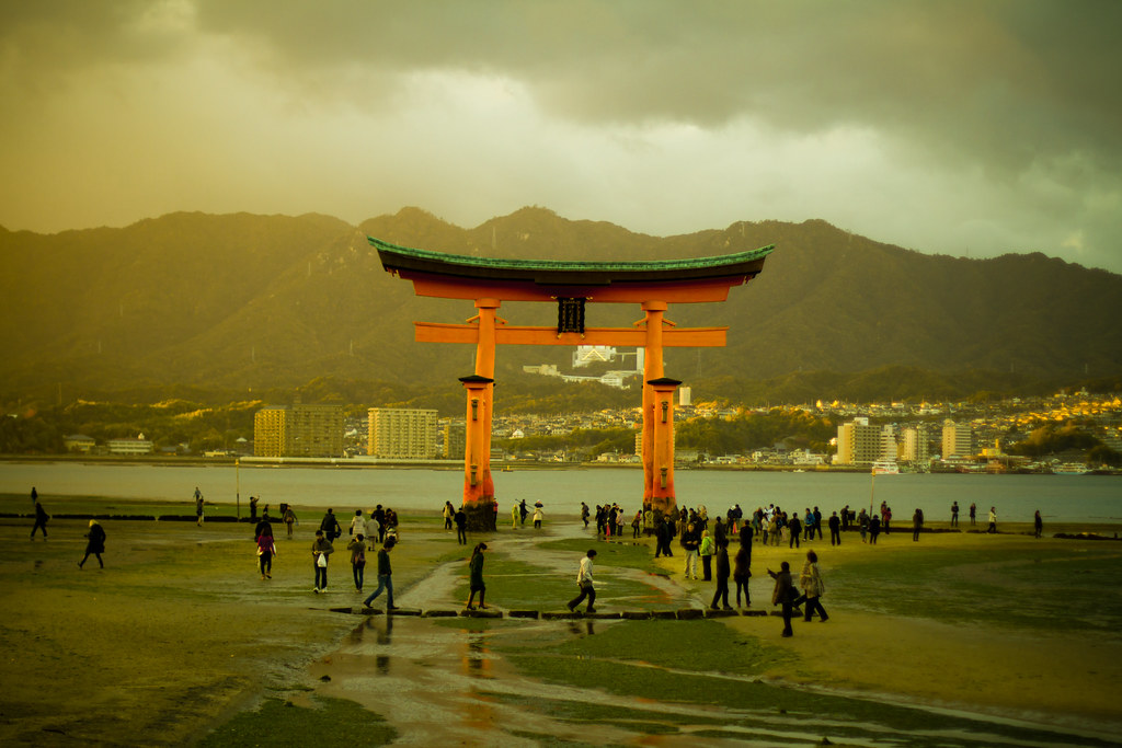 Torii flotante de Miyajima al atardecer