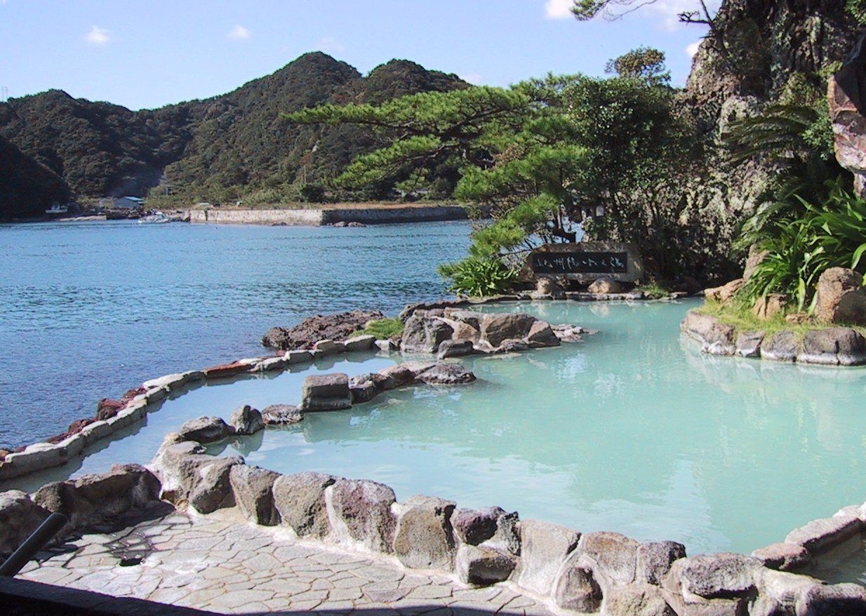 Onsen japonés con vistas