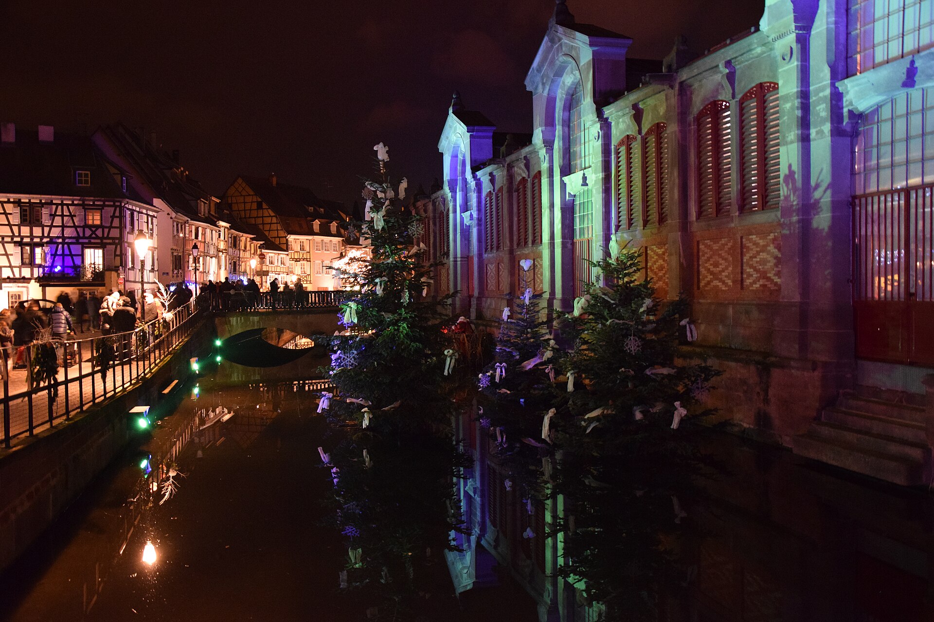 La Petite Venise de Colmar iluminada en Navidad