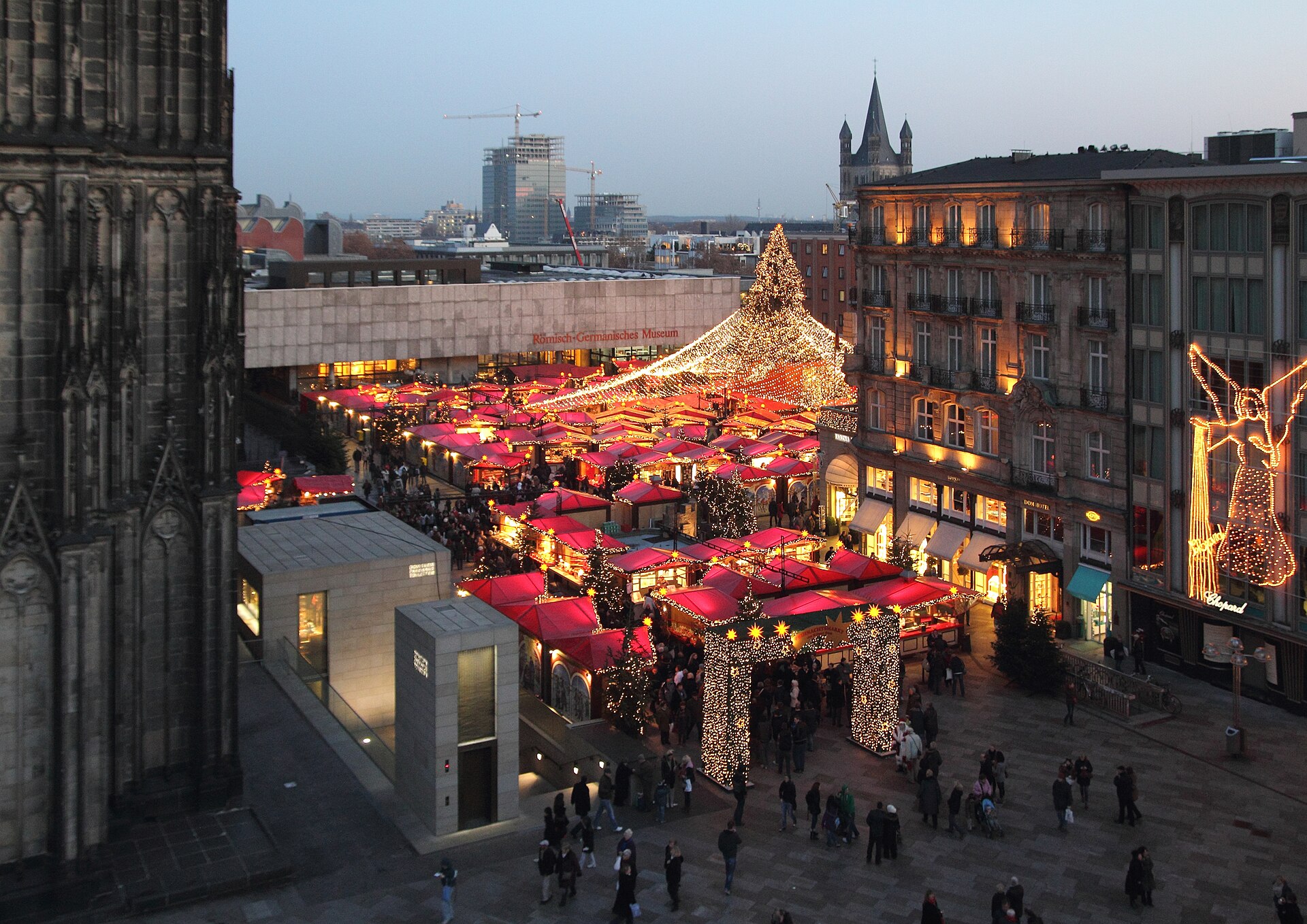 Mercadillo de Navidad junto a la catedral de Colonia