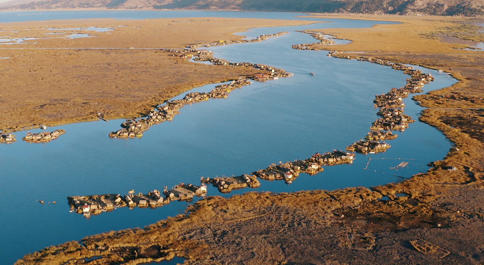 Lago Titicaca con islas flotantes