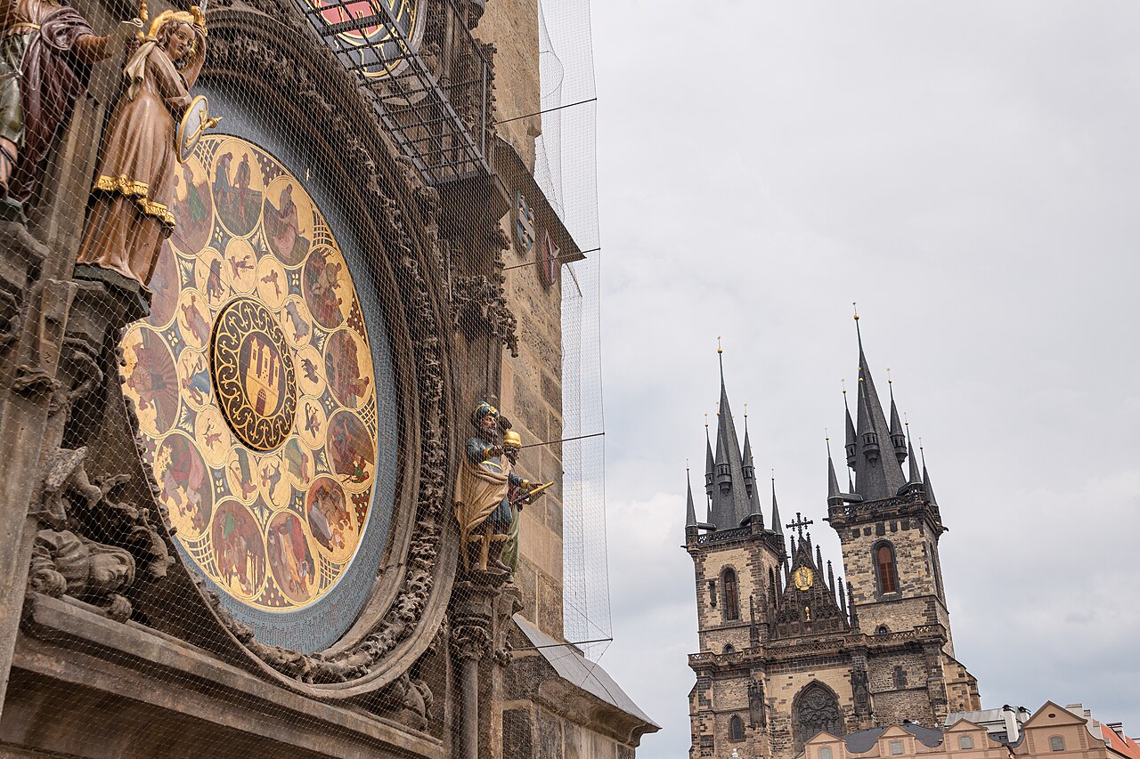 Reloj astronómico y Ciudad Vieja